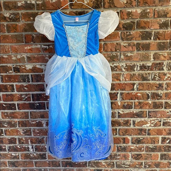 Cinderella dress - Picture 1 of 6